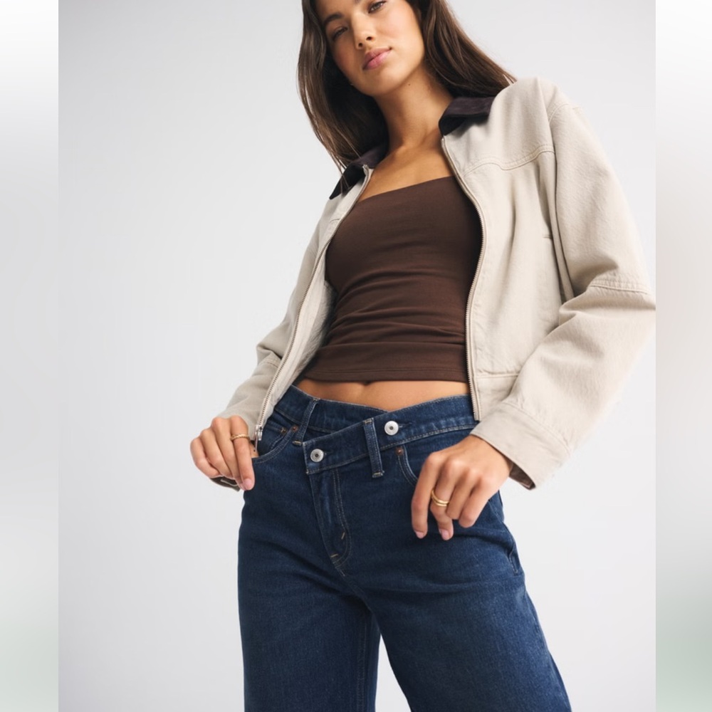 Abercrombie & Fitch High Rise 90’s Relaxed Dark Crossover Waistband size 28 NWT - Picture 3 of 11